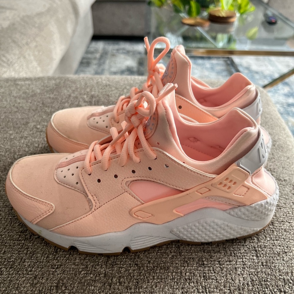 Nike Huarache Women’s Shoe Sunset Tint